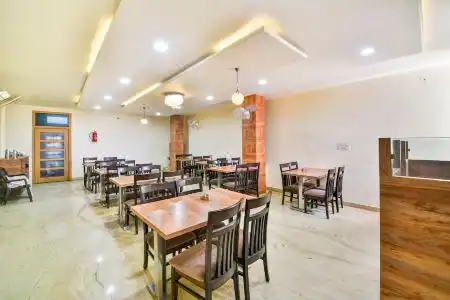 Oyo 76212 Shiv Pratap - 2