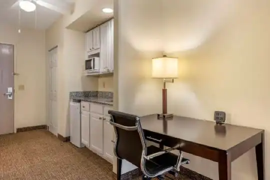 Comfort Suites Maingate East - 76