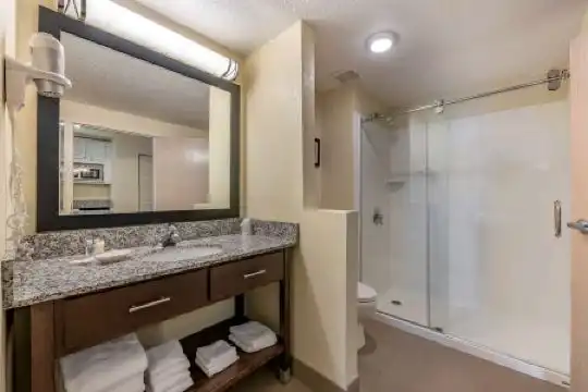 Comfort Suites Maingate East - 74