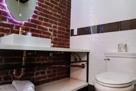 H by H Hospitality - 106