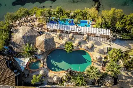 Gloria Maris Suites and Villa - 0