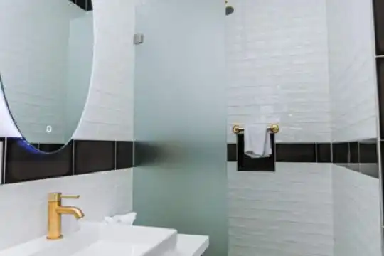 H by H Hospitality - 104