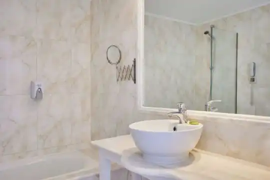 Lagoon Luxury Suites - 17
