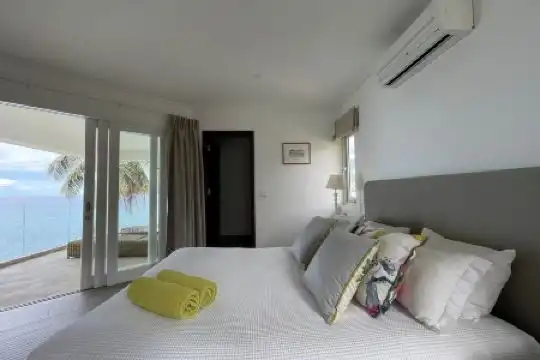 VallonEnd Beachfront villa with excellent view - 1
