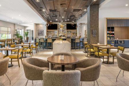 Cambria Orlando Airport - 9