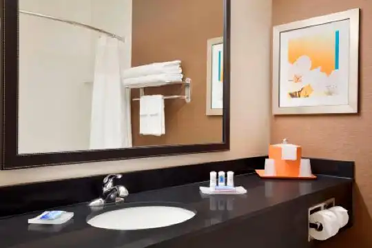 Fairfield Inn & Suites - 12