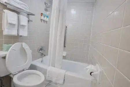 Drury Inn & Suites Stadium- - 16