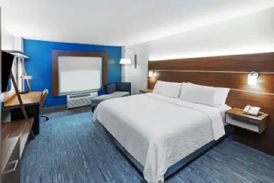 Holiday Inn Express-Central - 19