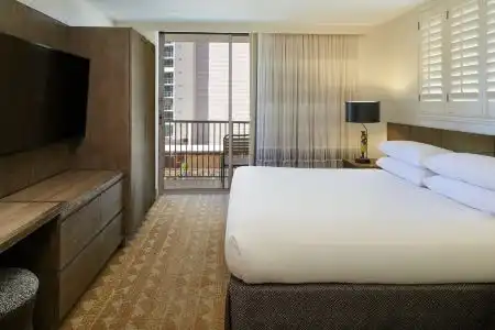 Embassy Suites by Hilton Waikiki Beach Walk - 25
