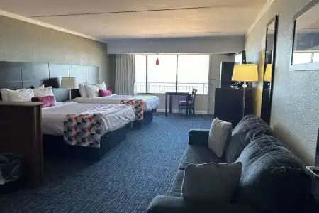 Best Western Plus Sandcastle Beachfront - 26