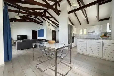VallonEnd Beachfront villa with excellent view - 11