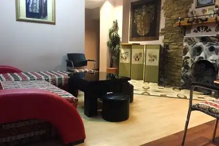 Red door-Room with private bathroom - 14
