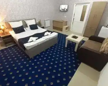 Lind Hostel and Guest House - 2