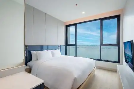 S Sriracha & Residence - 95