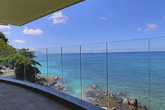 VallonEnd Beachfront villa with excellent view - 21