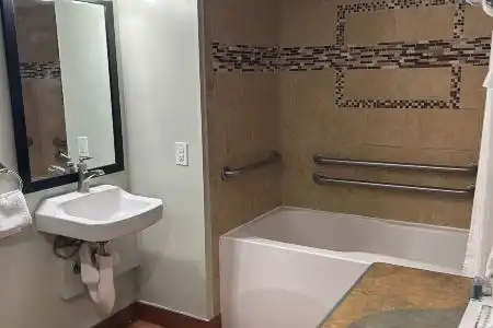 Best Western Plus Sandcastle Beachfront - 18