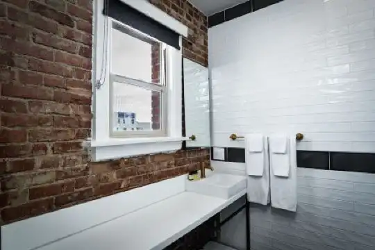 H by H Hospitality - 105