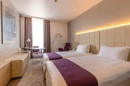 Holiday Inn - 3