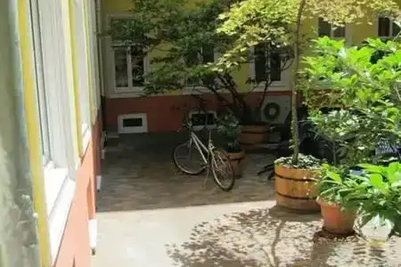 City Guesthouse Flora - 0