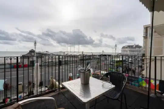 Amsterdam Brighton - 85
