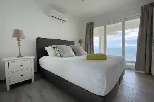 VallonEnd Beachfront villa with excellent view - 4