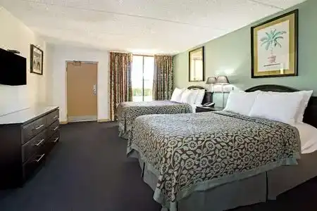 Days Inn by Wyndham Orlando Airport Florida Mall - 7