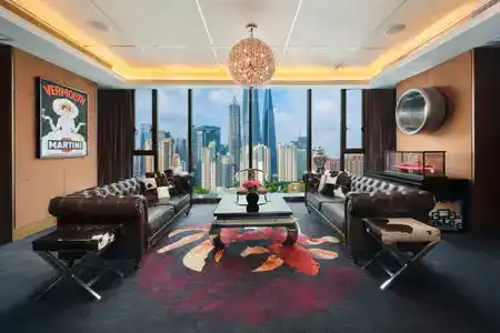 Artist on the Bund - 9