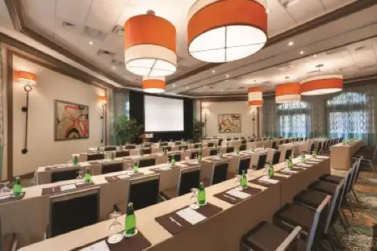DoubleTree Suites by Hilton Orlando at Disney Springs - 8