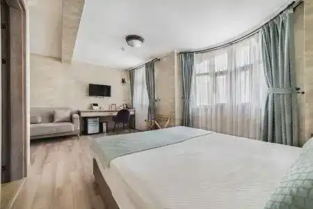 Castle Franco Suites - 36