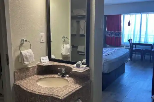 Best Western Plus Sandcastle Beachfront - 41