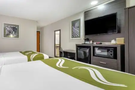 Quality Inn & Suites I-20 - 30