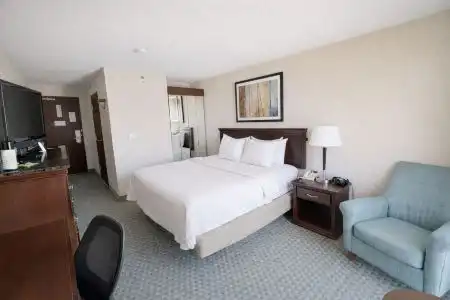 Drury Inn & Suites Stadium- - 7
