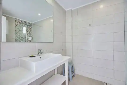 Lagoon Luxury Suites - 32