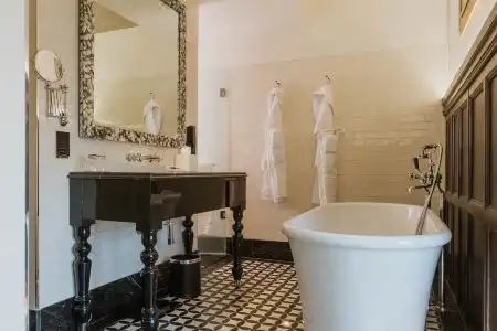 The Lalit London - 130