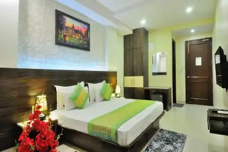 Sky Rich International Karol Bagh - Fully Vaccinated Staff - 7