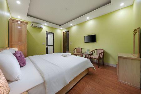 Golden Lotus Airport & Travel - 8