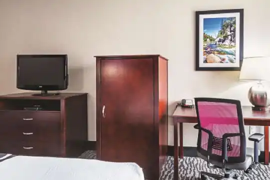 La Quinta by Wyndham Northwest - 20