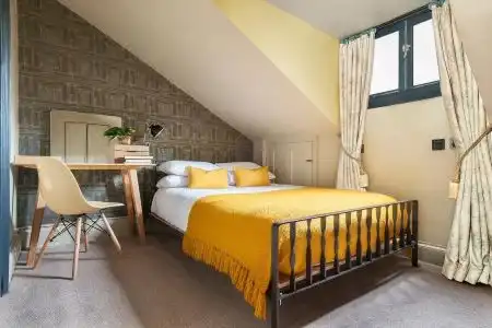 No. 11 Boutique & Brasserie - 20