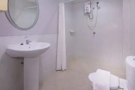 Robin's Nest Guesthouse & Restaurant - 11