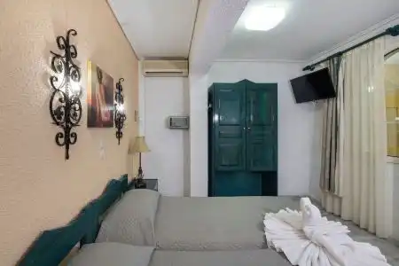 Castle Suites - 103