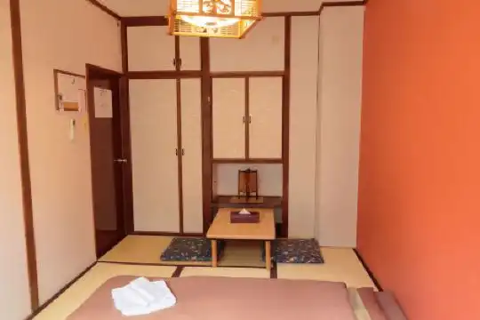 J-Hoppers Hiroshima Guesthouse - 9