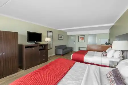 Best Western Plus Sandcastle Beachfront - 25