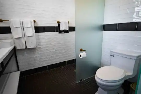 H by H Hospitality - 107