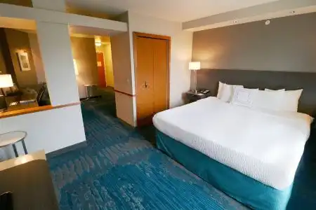 Fairfield Inn & Suites Airport - 77