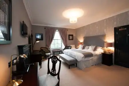No. 11 Boutique & Brasserie - 28