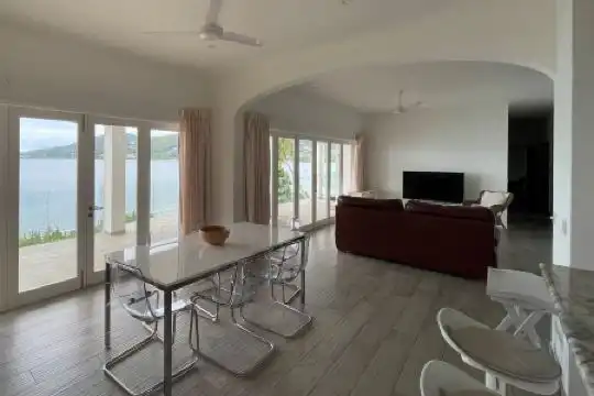VallonEnd Beachfront villa with excellent view - 32