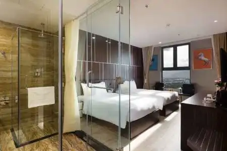 EMERALD BAY & SPA - 100