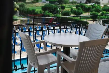 La Famille Merkati - Maison Antonis - 24