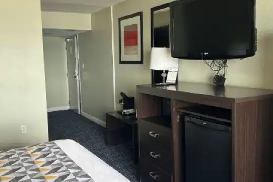 Best Western Plus Sandcastle Beachfront - 19