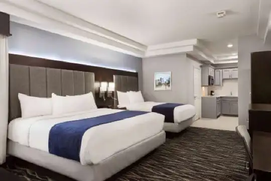 Days Inn & Suites by Wyndham Houston Hobby Airport - 58